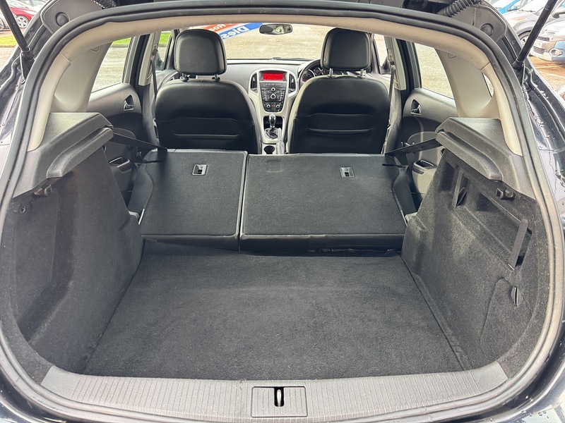 Vauxhall 1.7 CDTi ecoFLEX Excite Hatchback 5dr Diesel Manual Euro 5 (110 ps)