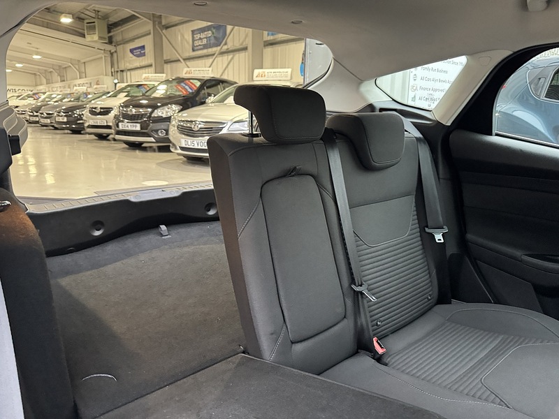 Ford 1.5 TDCi Titanium Hatchback 5dr Diesel Manual Euro 6 (s/s) (120 ps)