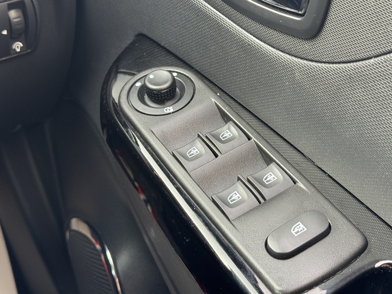 Renault 0.9 TCe ENERGY Dynamique S MediaNav SUV 5dr Petrol Manual Euro 5 (s/s) (90 ps)