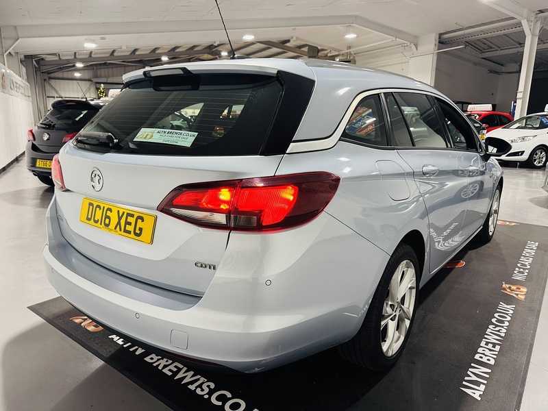 Vauxhall 1.6 CDTi BlueInjection SRi Sports Tourer 5dr Diesel Manual Euro 6 (s/s) (136 ps)