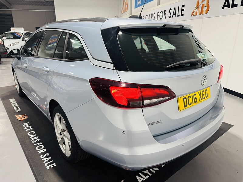 Vauxhall 1.6 CDTi BlueInjection SRi Sports Tourer 5dr Diesel Manual Euro 6 (s/s) (136 ps)