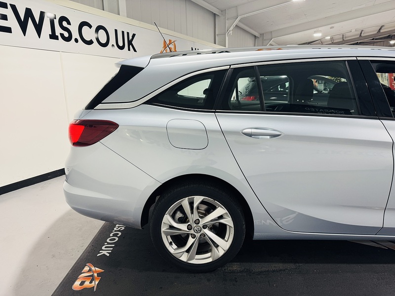 Vauxhall 1.6 CDTi BlueInjection SRi Sports Tourer 5dr Diesel Manual Euro 6 (s/s) (136 ps)