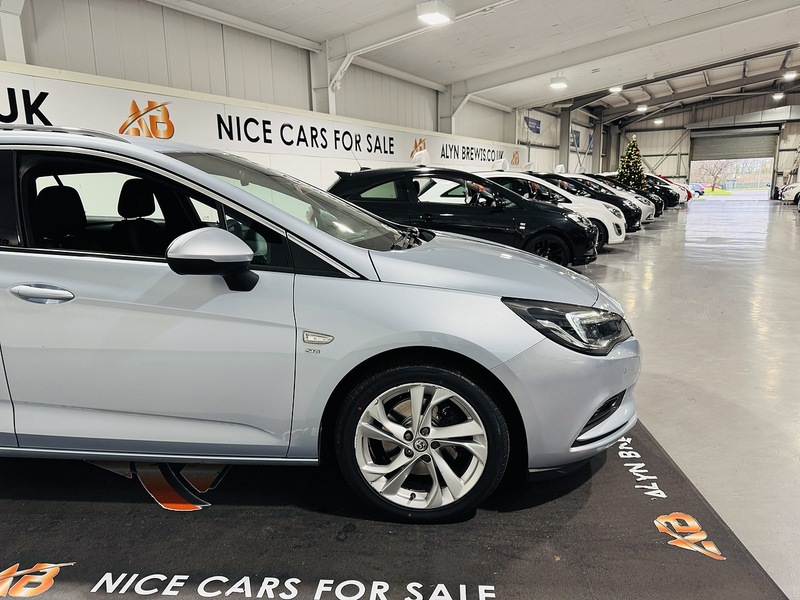 Vauxhall 1.6 CDTi BlueInjection SRi Sports Tourer 5dr Diesel Manual Euro 6 (s/s) (136 ps)