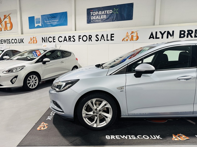 Vauxhall 1.6 CDTi BlueInjection SRi Sports Tourer 5dr Diesel Manual Euro 6 (s/s) (136 ps)