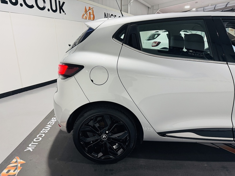 Renault 1.5 dCi Dynamique S Nav Hatchback 5dr Diesel Manual Euro 6 (s/s) (90 ps)