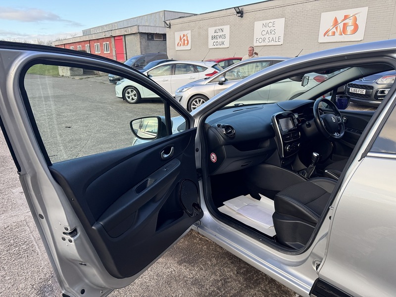 Renault 1.5 dCi Dynamique S Nav Hatchback 5dr Diesel Manual Euro 6 (s/s) (90 ps)