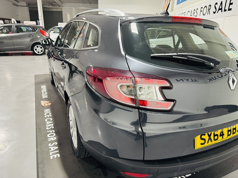 Renault 1.5 dCi Dynamique TomTom Sport Tourer 5dr Diesel EDC Euro 5 (110 ps)