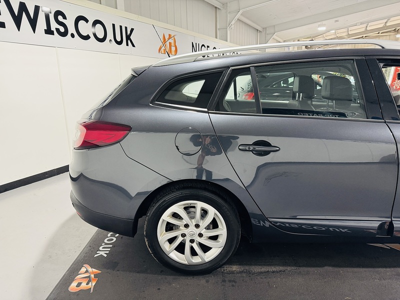 Renault 1.5 dCi Dynamique TomTom Sport Tourer 5dr Diesel EDC Euro 5 (110 ps)