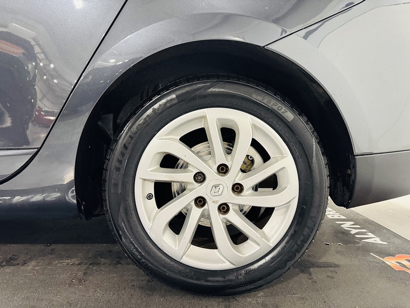 Renault 1.5 dCi Dynamique TomTom Sport Tourer 5dr Diesel EDC Euro 5 (110 ps)