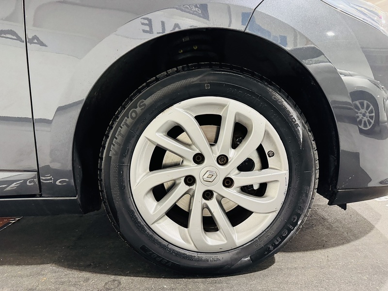 Renault 1.5 dCi Dynamique TomTom Sport Tourer 5dr Diesel EDC Euro 5 (110 ps)