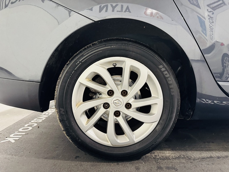 Renault 1.5 dCi Dynamique TomTom Sport Tourer 5dr Diesel EDC Euro 5 (110 ps)