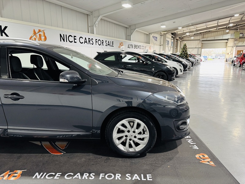 Renault 1.5 dCi Dynamique TomTom Sport Tourer 5dr Diesel EDC Euro 5 (110 ps)