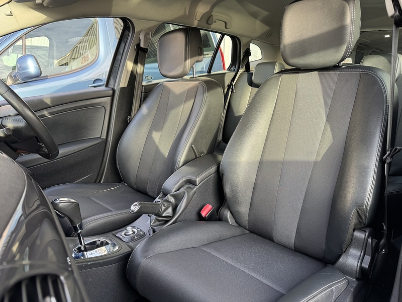 Renault 1.5 dCi Dynamique TomTom Sport Tourer 5dr Diesel EDC Euro 5 (110 ps)