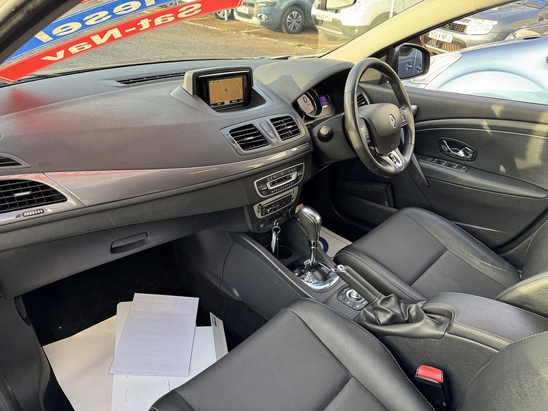 Renault 1.5 dCi Dynamique TomTom Sport Tourer 5dr Diesel EDC Euro 5 (110 ps)