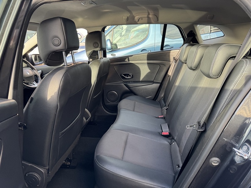 Renault 1.5 dCi Dynamique TomTom Sport Tourer 5dr Diesel EDC Euro 5 (110 ps)