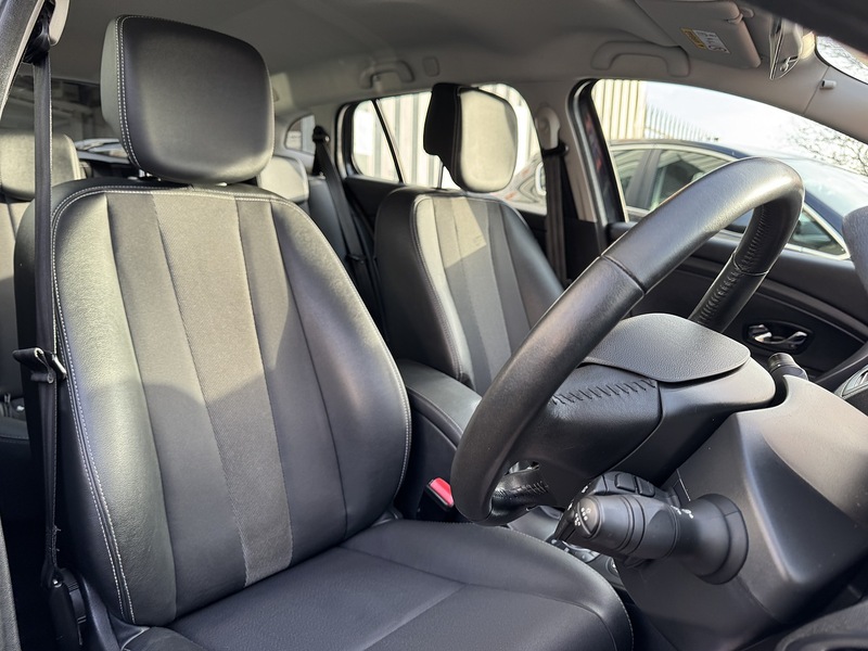 Renault 1.5 dCi Dynamique TomTom Sport Tourer 5dr Diesel EDC Euro 5 (110 ps)