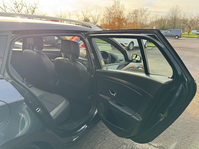 Renault 1.5 dCi Dynamique TomTom Sport Tourer 5dr Diesel EDC Euro 5 (110 ps)