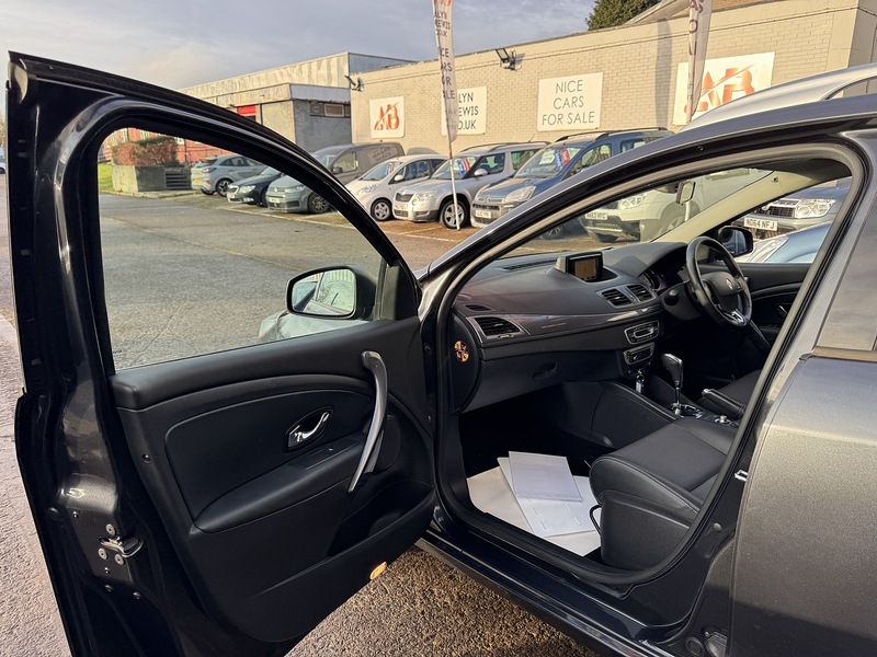 Renault 1.5 dCi Dynamique TomTom Sport Tourer 5dr Diesel EDC Euro 5 (110 ps)