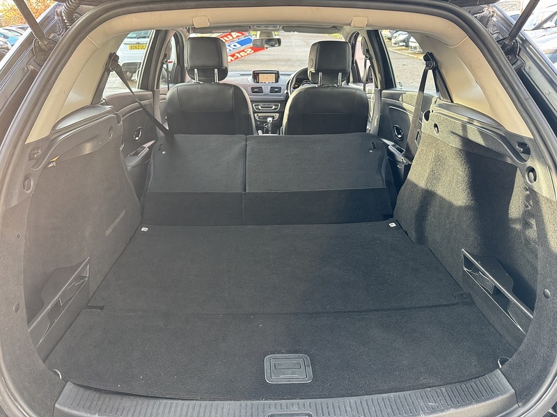 Renault 1.5 dCi Dynamique TomTom Sport Tourer 5dr Diesel EDC Euro 5 (110 ps)