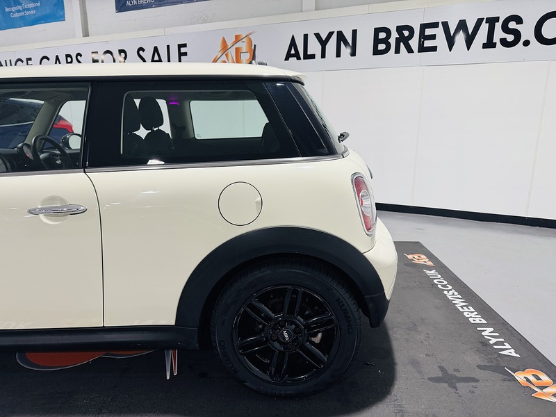 MINI 1.6 One Baker Street Hatchback 3dr Petrol Manual Euro 6 (98 ps)