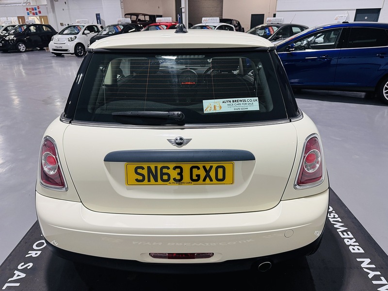 MINI 1.6 One Baker Street Hatchback 3dr Petrol Manual Euro 6 (98 ps)