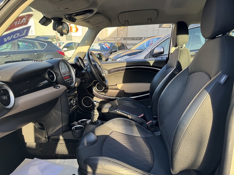 MINI 1.6 One Baker Street Hatchback 3dr Petrol Manual Euro 6 (98 ps)