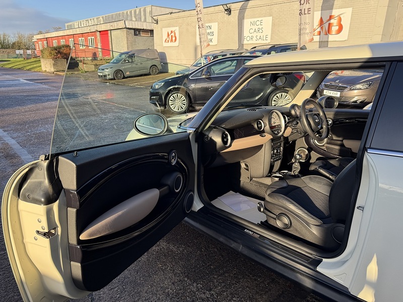 MINI 1.6 One Baker Street Hatchback 3dr Petrol Manual Euro 6 (98 ps)