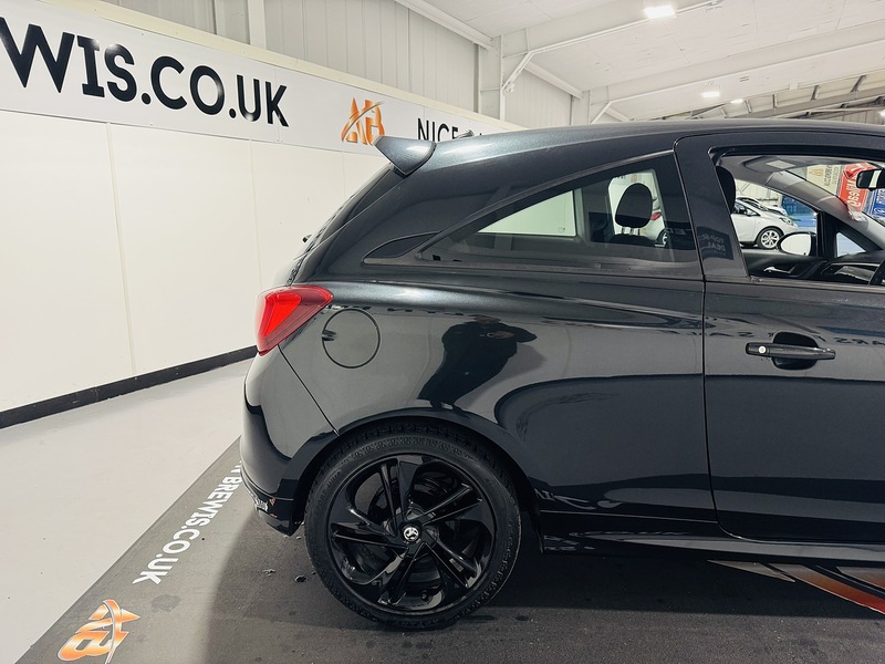 Vauxhall 1.2i Limited Edition Hatchback 3dr Petrol Manual Euro 6 (70 ps)