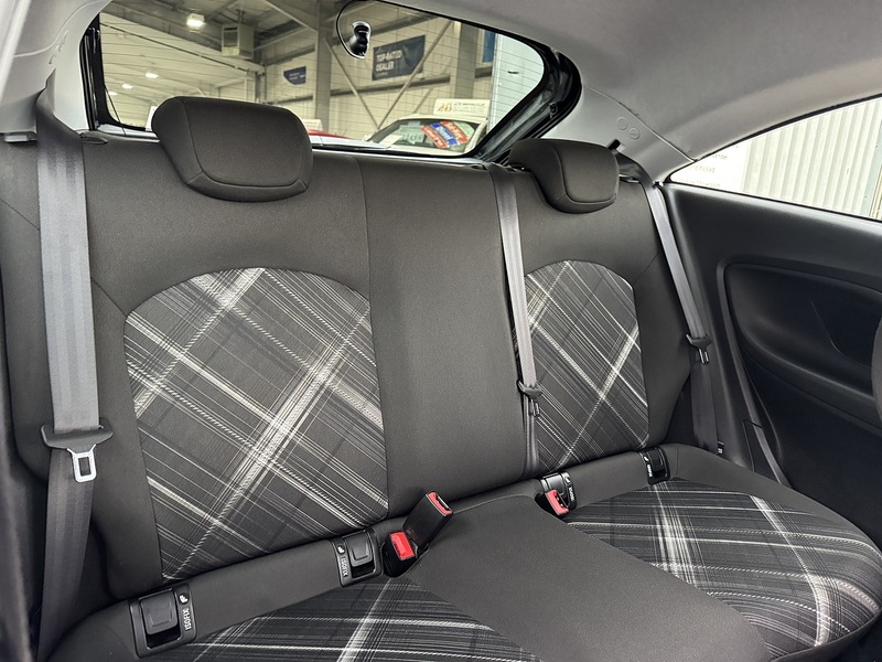 Vauxhall 1.2i Limited Edition Hatchback 3dr Petrol Manual Euro 6 (70 ps)