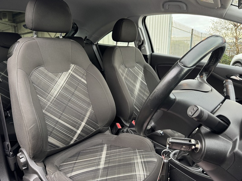 Vauxhall 1.2i Limited Edition Hatchback 3dr Petrol Manual Euro 6 (70 ps)