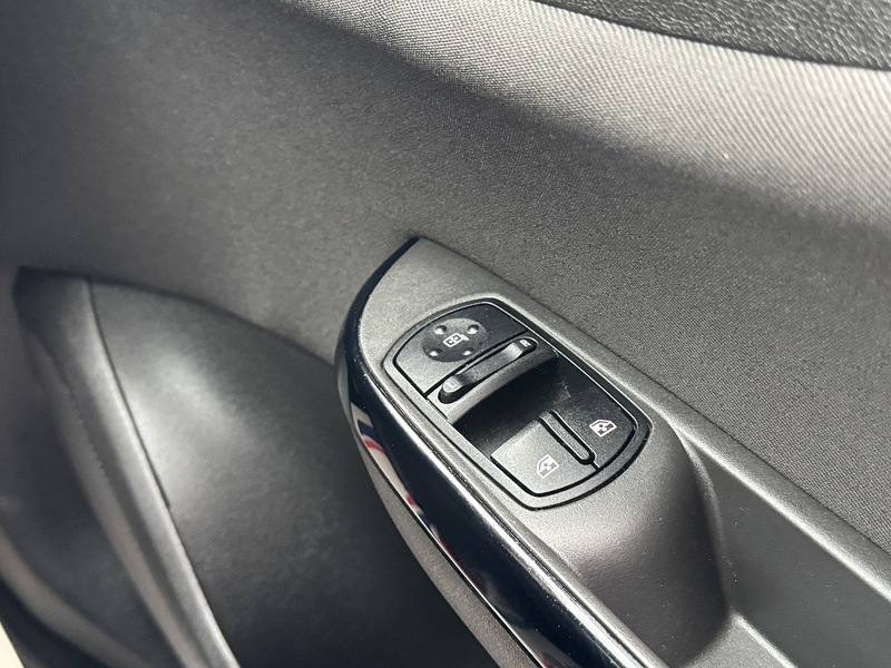 Vauxhall 1.2i Limited Edition Hatchback 3dr Petrol Manual Euro 6 (70 ps)