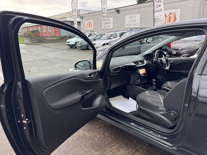 Vauxhall 1.2i Limited Edition Hatchback 3dr Petrol Manual Euro 6 (70 ps)