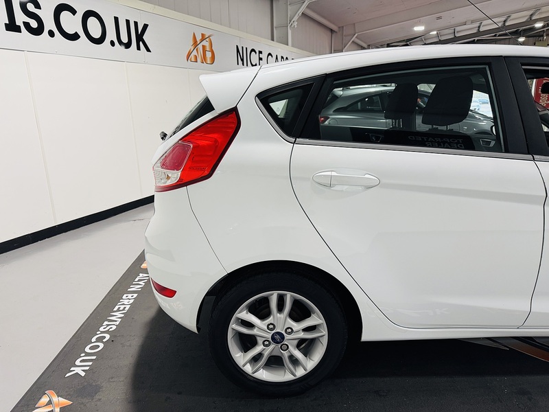 Ford 1.0T EcoBoost Zetec Hatchback 5dr Petrol Manual Euro 6 (s/s) (100 ps)