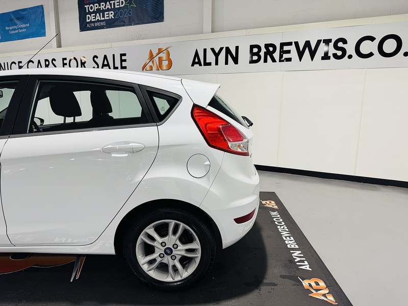 Ford 1.0T EcoBoost Zetec Hatchback 5dr Petrol Manual Euro 6 (s/s) (100 ps)