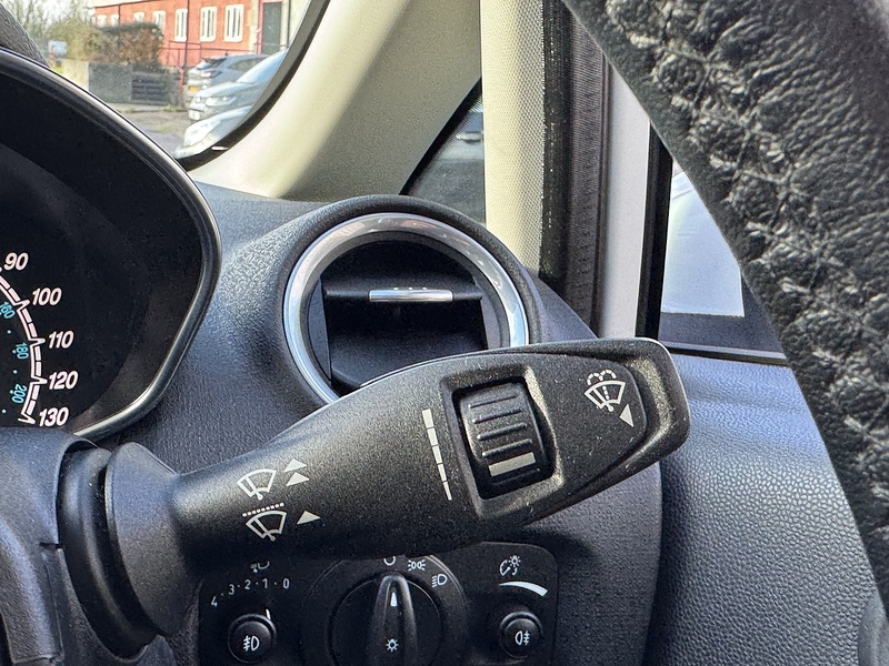 Ford 1.0T EcoBoost Zetec Hatchback 5dr Petrol Manual Euro 6 (s/s) (100 ps)