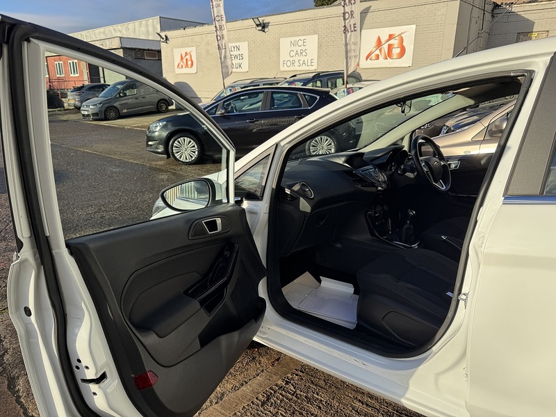 Ford 1.0T EcoBoost Zetec Hatchback 5dr Petrol Manual Euro 6 (s/s) (100 ps)