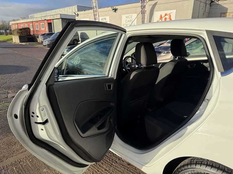 Ford 1.0T EcoBoost Zetec Hatchback 5dr Petrol Manual Euro 6 (s/s) (100 ps)