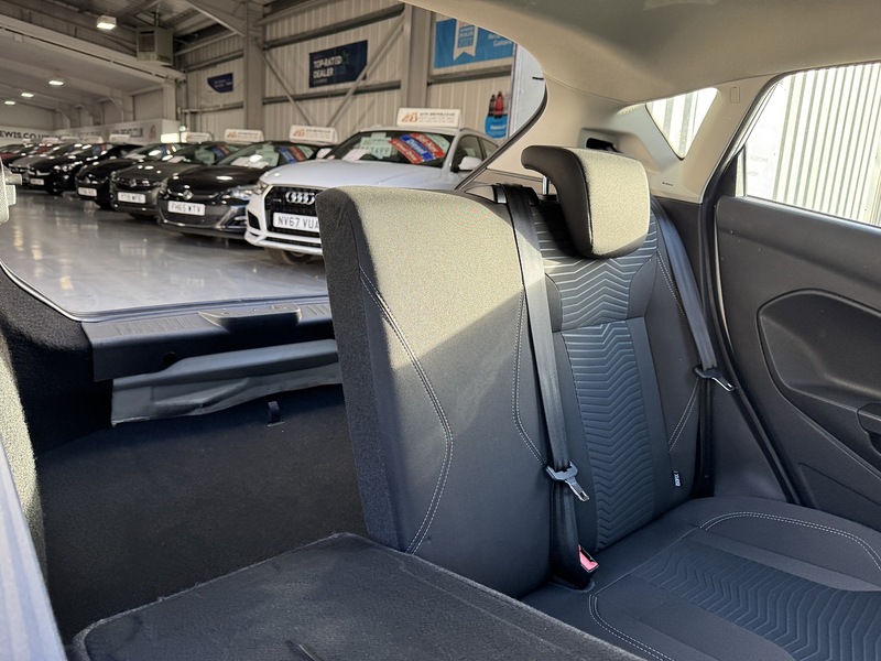 Ford 1.0T EcoBoost Zetec Hatchback 5dr Petrol Manual Euro 6 (s/s) (100 ps)