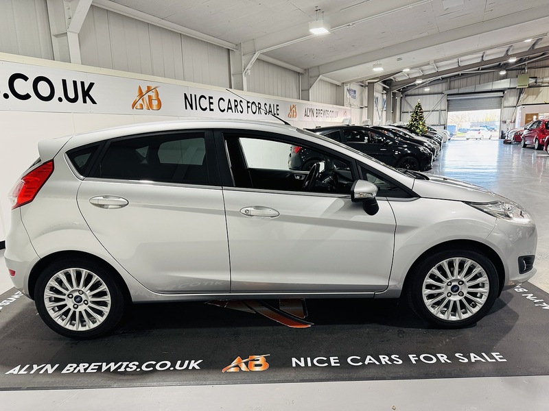 Ford 1.0T EcoBoost Titanium Hatchback 5dr Petrol Manual Euro 6 (s/s) (125 ps)