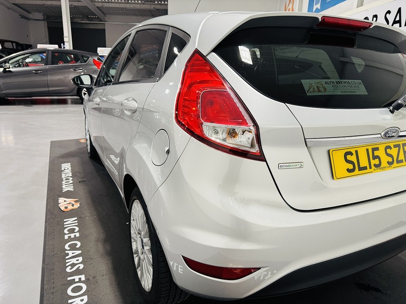 Ford 1.0T EcoBoost Titanium Hatchback 5dr Petrol Manual Euro 6 (s/s) (125 ps)