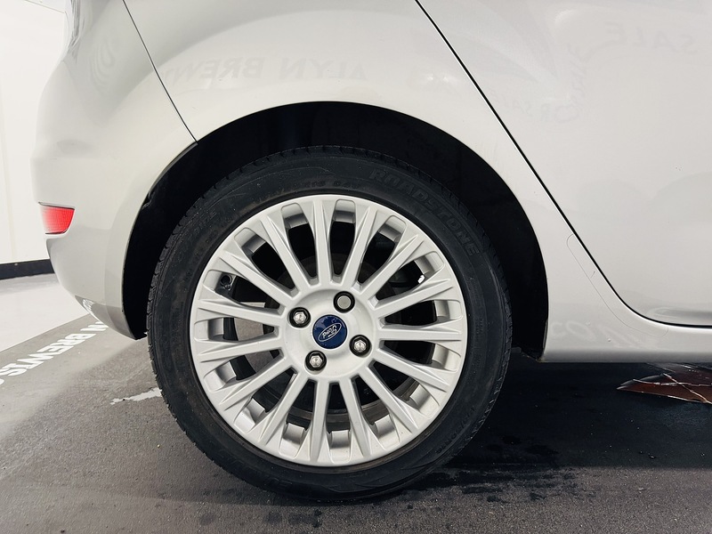 Ford 1.0T EcoBoost Titanium Hatchback 5dr Petrol Manual Euro 6 (s/s) (125 ps)