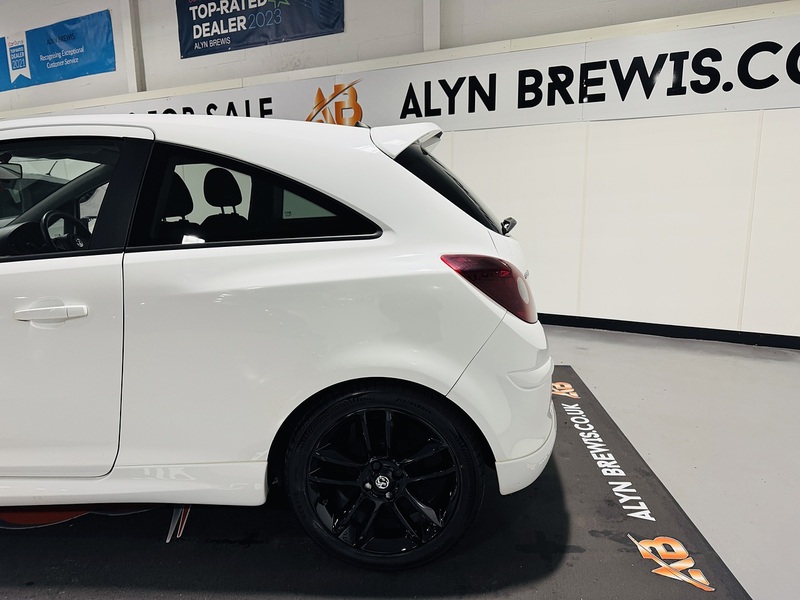 Vauxhall 1.2 16V Limited Edition Hatchback 3dr Petrol Manual Euro 5 (85 ps)