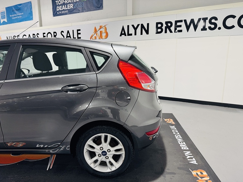 Ford 1.0T EcoBoost Zetec Hatchback 5dr Petrol Manual Euro 6 (s/s) (100 ps)