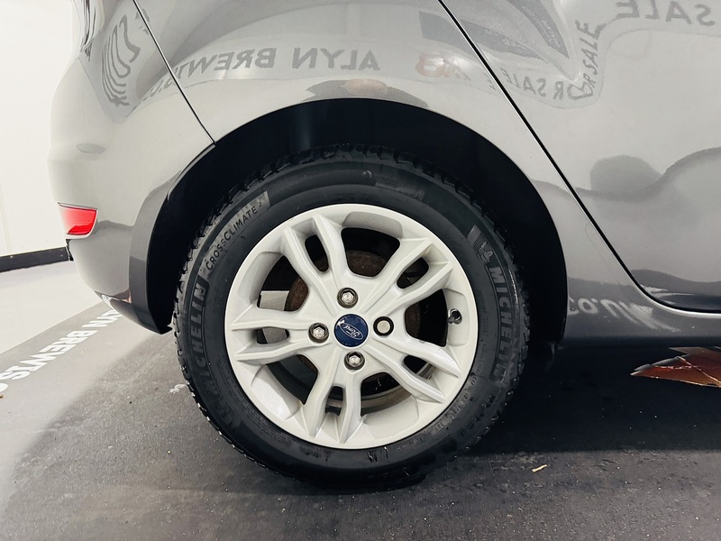 Ford 1.0T EcoBoost Zetec Hatchback 5dr Petrol Manual Euro 6 (s/s) (100 ps)