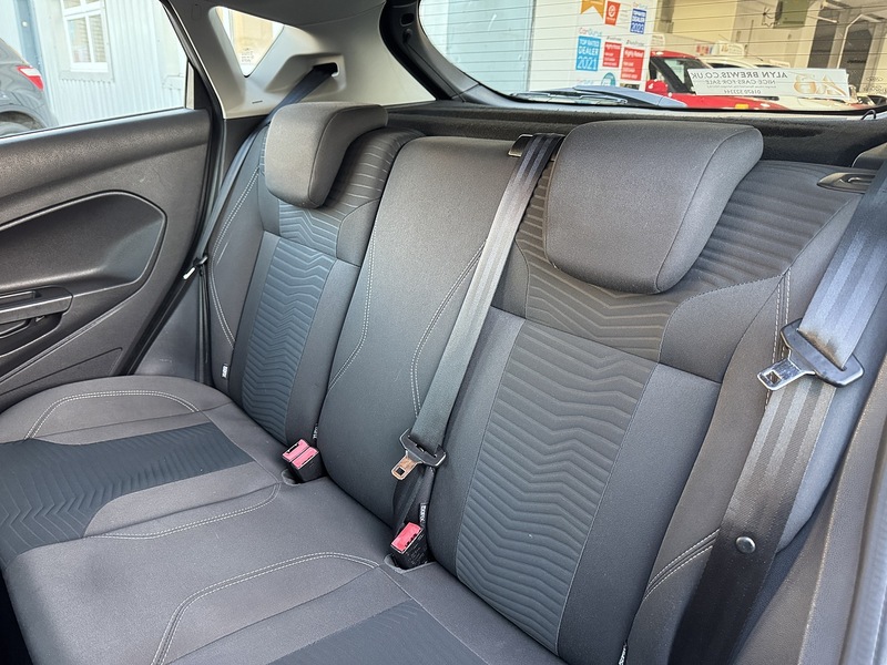 Ford 1.0T EcoBoost Zetec Hatchback 5dr Petrol Manual Euro 6 (s/s) (100 ps)