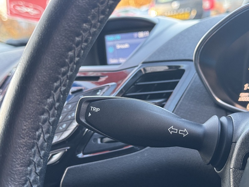 Ford 1.0T EcoBoost Zetec Hatchback 5dr Petrol Manual Euro 6 (s/s) (100 ps)