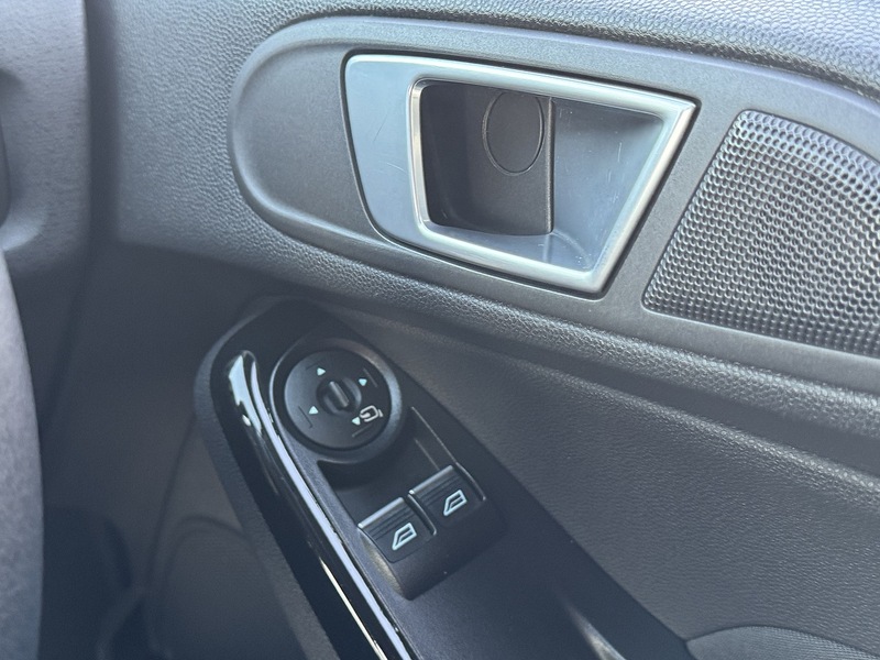 Ford 1.0T EcoBoost Zetec Hatchback 5dr Petrol Manual Euro 6 (s/s) (100 ps)