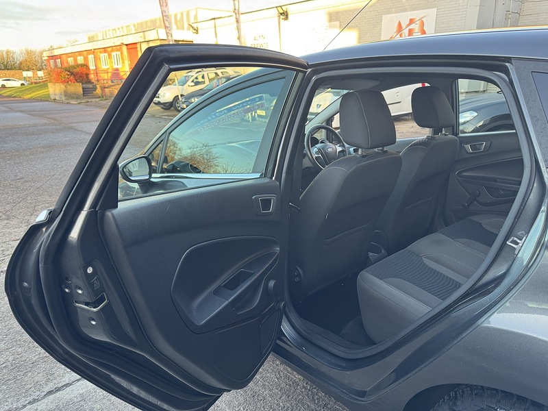 Ford 1.0T EcoBoost Zetec Hatchback 5dr Petrol Manual Euro 6 (s/s) (100 ps)