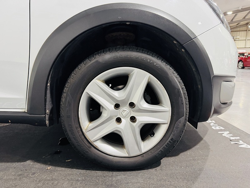 Dacia 1.5 dCi Laureate Hatchback 5dr Diesel Manual Euro 6 (s/s) (90 ps)