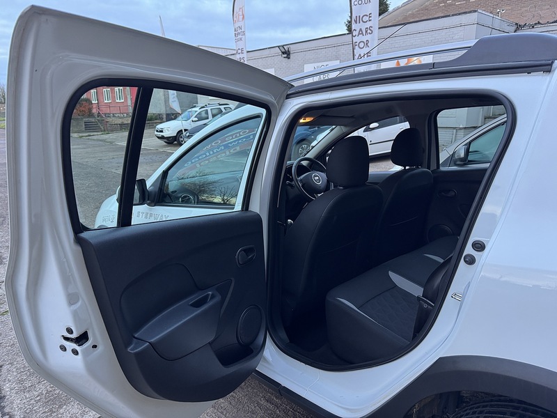 Dacia 1.5 dCi Laureate Hatchback 5dr Diesel Manual Euro 6 (s/s) (90 ps)